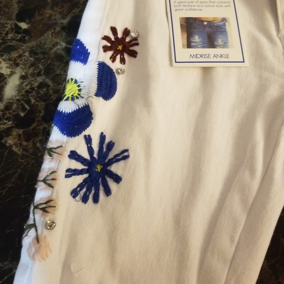 White jeans - Picture 5 of 8